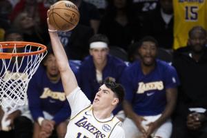 张佳玮：今天改变局势的是拉拉维亚 他是当下湖人阵容里的润滑剂