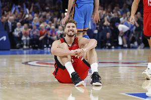 效率不高！申京22投10中&三分6中1 空砍22分9篮板8助攻&正负值-12