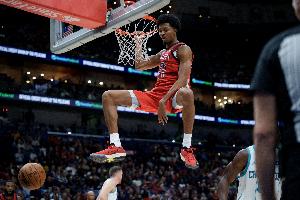 独自苦苦支撑！墨菲半场高效9投6中得16分4板1助