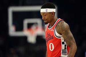 效率挺高！快船GM：比尔臀部伤将完全康复 膝盖炎症也一起解决