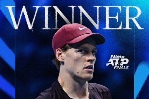 ATP年终总决赛：辛纳2-0谢尔顿锁定小组第一，半决赛将战德米纳尔