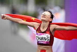 全运会女子马拉松决赛：张德顺成功卫冕 成为国内第一人