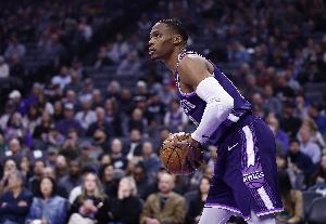 得分不够助攻来凑！威少首节1中0&罚球2中0 得分挂蛋但送4助攻