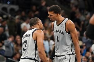 复兴！马刺目前10胜4负 自16-17赛季以来最佳开局战绩