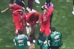 多少吧友干过海港夺冠赛后，蒋光太偷袭把古斯塔沃裤子脱了