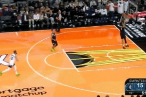 那就扣一个吧！吉莱斯皮抢到长篮板推反击 布克轻松飞扣！