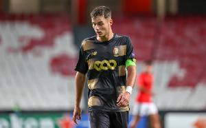 26岁国米旧将范赫斯登宣布退役，本月遭遇生涯第三次膝盖韧带重伤