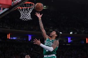 马祖拉：A·西蒙斯逐渐适应替补角色 他最近表现很棒是我们期待的