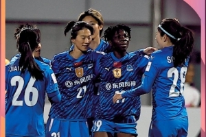 武汉车谷江大女足4比0巴姆卡通女足，小组赛2胜1平积7分头名出线