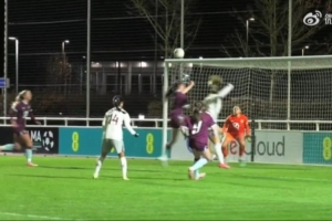 凭借唐佳丽和张琳艳的进球，中国女足2-0战胜伯恩利女足