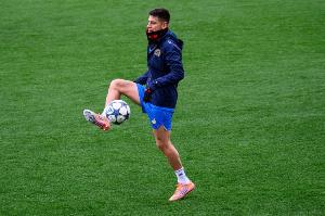 难练级！埃切维里无缘战曼城+坐3场板凳，19岁外租3个月踢240分钟