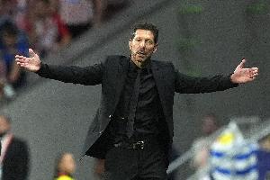 欧足联官方：马竞因球迷对阿森纳种族歧视+投掷杂物被罚款4万欧