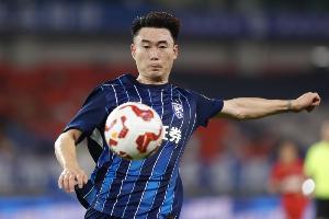 鄂媒：邓涵文合同年底到期，武汉三镇应不惜一切代价留住他