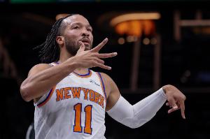 关键先生！布伦森强攻抛投得手还造特纳犯规 率队扩大优势