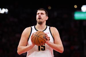 詹姆斯：约基奇开赛三周展现无与伦比的统治力 人们对此习以为常