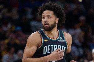 排山倒海！康宁汉姆起飞送排球大帽 斯图尔特顺势反击得手