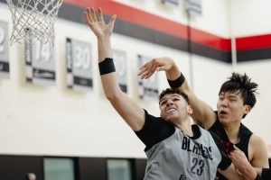 拓记：下赛季杨瀚森或成为首发中锋 但本赛季会一直有所起伏