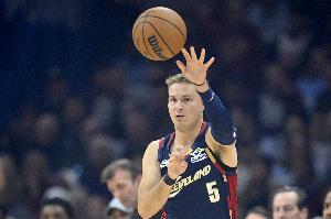 阿特金森：梅里尔还没有开始参加训练 他的左手仍然肿胀&不适