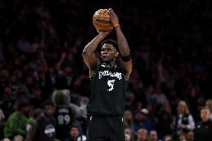 中规中矩！爱德华兹半场11中4 得到10分2篮板&出现2次失误