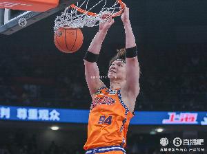 高效表现！王哲林仅15分钟8中7高效拿下17分7板 正负值+27