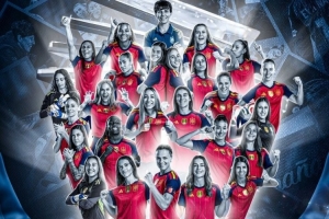 皇马官方：祝贺西班牙女足尤其是我们的4位球员随队赢得欧国联