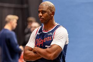 突发！名记：快船在亚特兰大深夜遣返保罗回家！