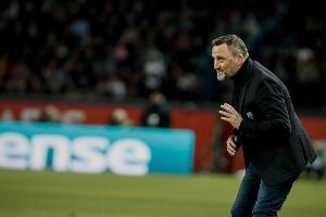 各赛事六连败+遭遇暴力事件！尼斯主帅宣布留任：我必须面对挑战