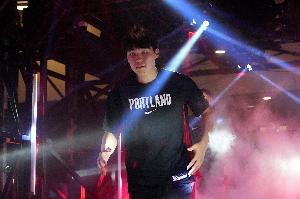 媒体人：杨瀚森被连夜“送回家”没问题 多打比赛适应的快！