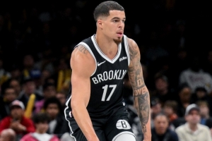 小迈克尔·波特：我们的进攻配合非常多&没人粘球 克洛尼进步很大