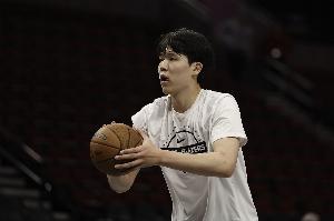 记者：末节杨瀚森体能明显枯竭了 在G联盟多打打找找感觉拉拉体能