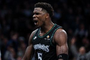 全场遭包夹&犯规困扰！华子仅出手6次拿到11分6板4助3帽 有8失误