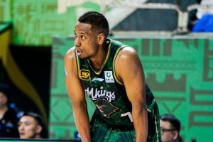 毫无状态！祝铭震半场4中0&三分3中0得0分 仅有1板2助&有3次犯规