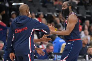 名记：哈登在休赛期是反对签约保罗的