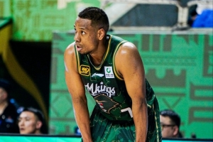 完全梦游！祝铭震7中0仅拿2分2板2助 4犯规