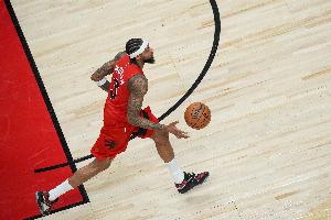 手感不是很好！英格拉姆战旧主 上半场12中4&三分4中0拿到10分5助