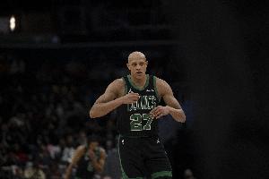 牛皮糖贴死里夫斯！沃尔什7中6高效得17分4板1助1断2帽 三分5中4