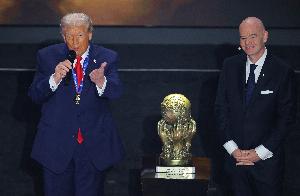 你信吗？特朗普：我踢足球比C罗梅西略逊一筹，但速度更快一些