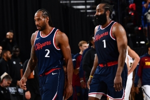 船记：本场失利对快船无疑雪上加霜 他们有空位三分但就是投不进