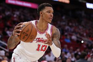 无力回天！小贾巴里·史密斯19中10拿到22分8板 三分7中2