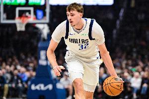 【菜鸟】弗拉格19分5板3助2断2帽 小内少11分7助 雷诺12分10板