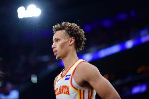 没手感！丹尼尔斯半场8投仅1中拿到4分3板3助 三分2中0