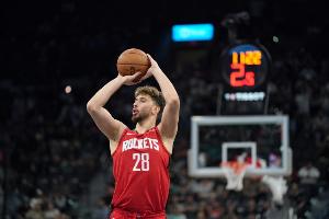 字母虽好 但申京该是火箭的非卖品 非要换的话也该用阿门换