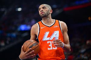 “老弱病残”！巴图姆三分3中1拿到3分4板 大洛5中1拿3分1帽