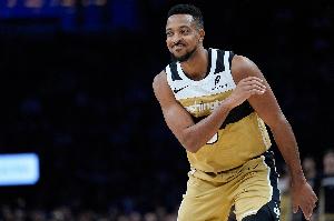 脑后长眼！麦科勒姆送精彩妙传 尚帕尼三分手起刀落