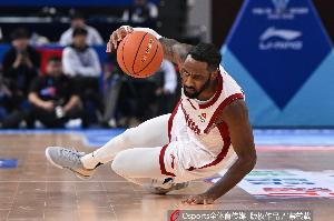 火力凶猛！诺威尔半场15中8砍下20分 得分超全队一半