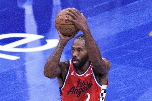 稳定输出！小卡半场8投5中得14分2板2助0失误 正负值+16