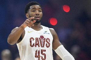 解说：骑士这赛季状态掉得厉害 仅少阿伦面对二阵勇士居然没拿下