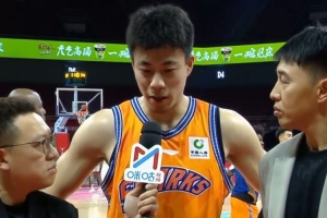 张镇麟谈上海队首秀：和新队友磨合还不错 怀特塞德赛前发表演讲