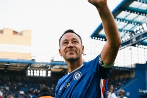 功勋后卫！切尔西官方祝特里45岁生日快乐：队长，领袖，传奇