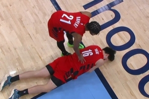 拓记：裁判不会让你输23分 灰熊也不是靠裁判才赢下的比赛